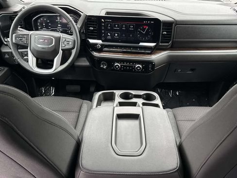 Used 2024 GMC Sierra 1500 Elevation AWD/4WD image 3