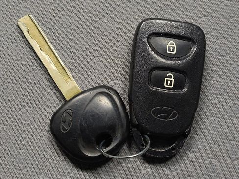 Used 2014 Hyundai Accent SE image 32