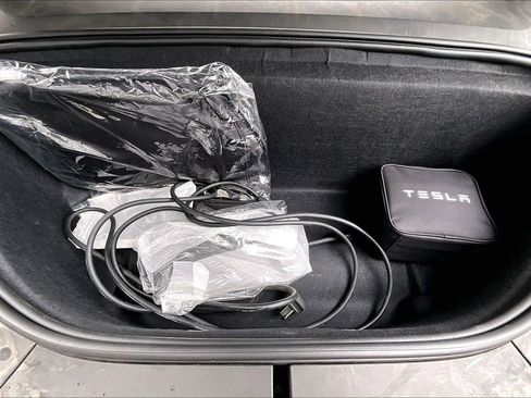 Used 2018 Tesla Model X 75D image 10