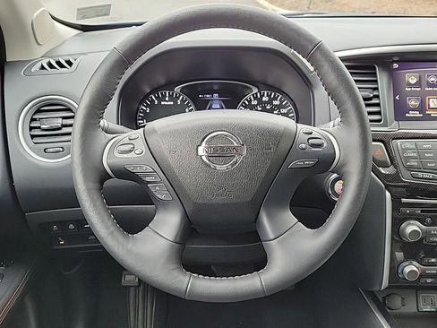 Used 2020 Nissan Pathfinder SL image 23