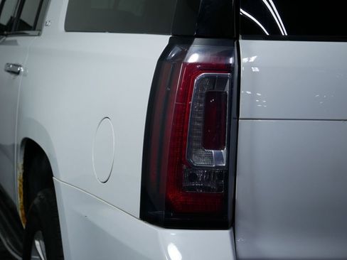 Used 2017 GMC Yukon XL SLT image 9