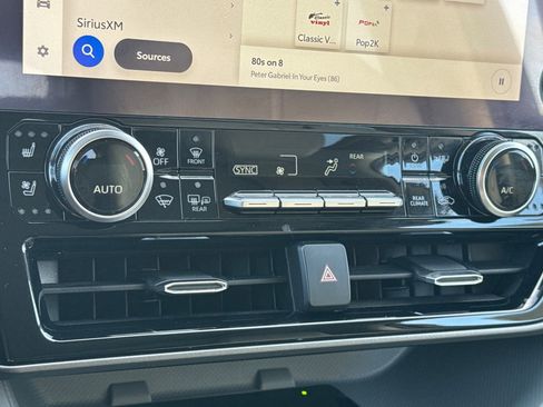 Used 2023 Toyota Highlander Limited image 22