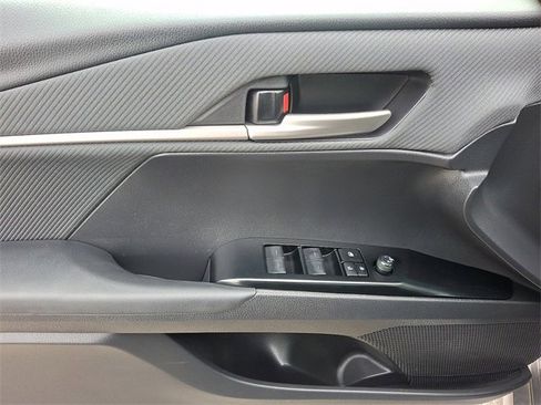 Used 2025 Toyota Camry SE image 12