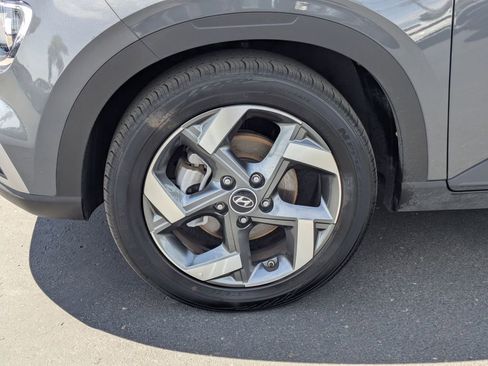 Used 2025 Hyundai Venue SEL FWD image 13