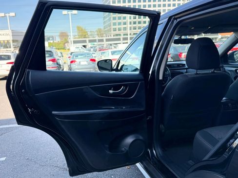 Used 2018 Nissan Rogue S AWD/4WD image 24