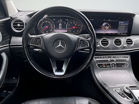 Used 2018 Mercedes-Benz E 300 image 8