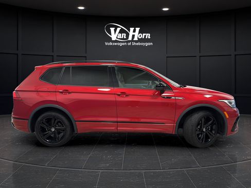Used 2024 Volkswagen Tiguan SE R-Line AWD/4WD image 8