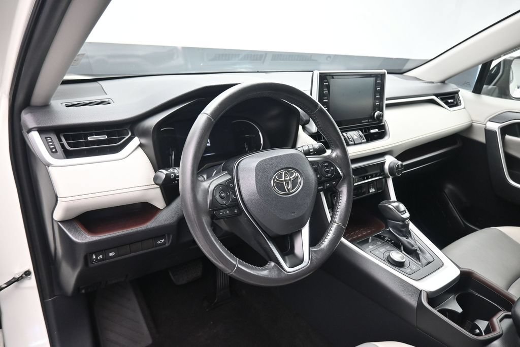 Used 2019 Toyota RAV4 Limited w/ Carpet Mat Package AWD/4WD image 13