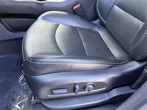 Used 2022 GMC Terrain SLT w/ Tech Package image 14