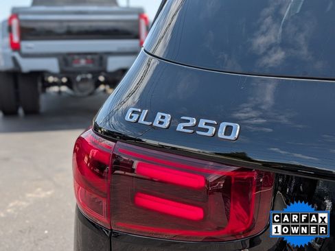 Used 2025 Mercedes-Benz GLB 250 4MATIC image 13