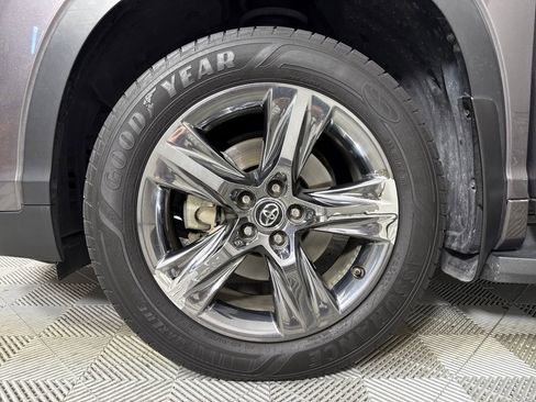 Used 2019 Toyota Highlander Limited Platinum AWD/4WD image 21