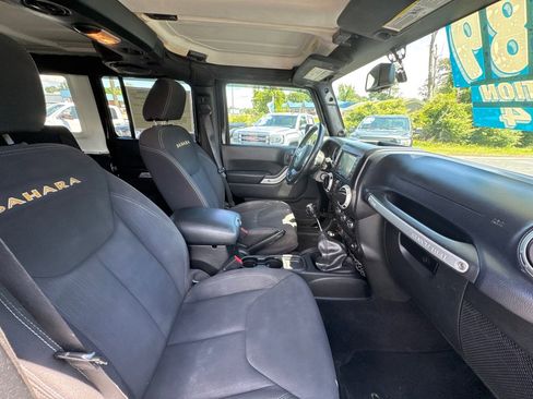 Used 2013 Jeep Wrangler Unlimited Sahara w/ Mopar Chrome Edition Group AWD/4WD image 8