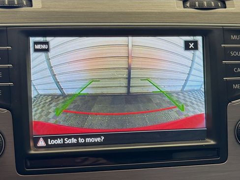 Used 2017 Volkswagen Golf SE FWD image 16