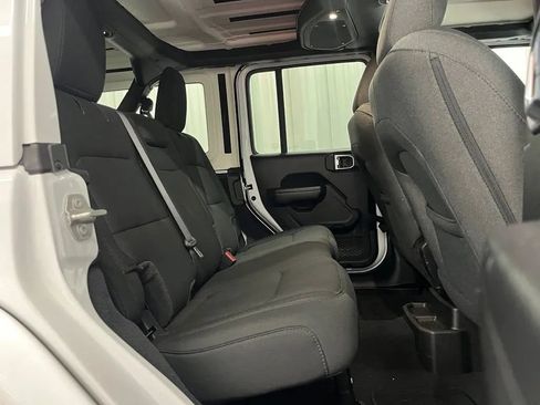 Used 2024 Jeep Wrangler Unlimited Rubicon AWD/4WD image 26