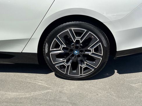 Used 2024 BMW i5 eDrive40i w/ M Sport Package image 6