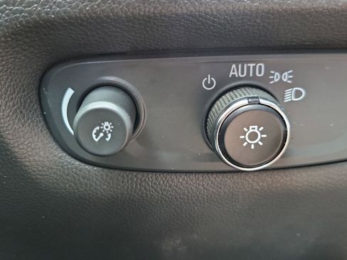 Used 2023 Chevrolet Traverse LS image 23