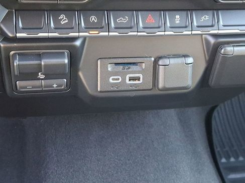 Used 2019 GMC Sierra 1500 SLE w/ SLE Value Package image 27