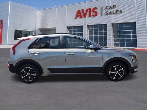Used 2025 Kia Niro LX FWD image 5