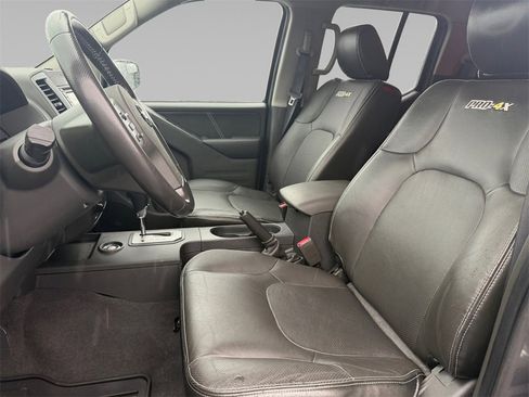 Used 2020 Nissan Frontier PRO-4X w/ Pro-4x Utility Package image 11
