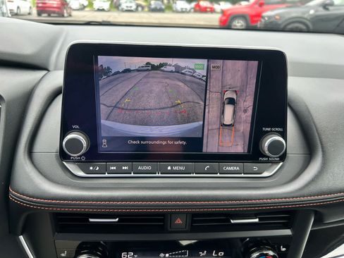 Used 2025 Nissan Rogue SV AWD/4WD image 16