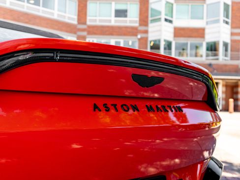 Used 2023 Aston Martin V8 Vantage Roadster RWD image 9