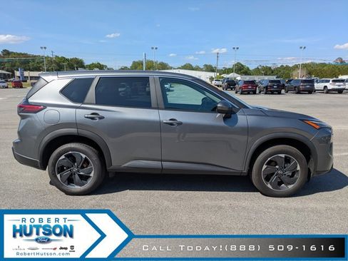 Used 2024 Nissan Rogue SV AWD/4WD image 5