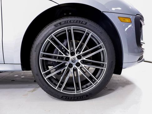 New 2026 Porsche Macan image 22