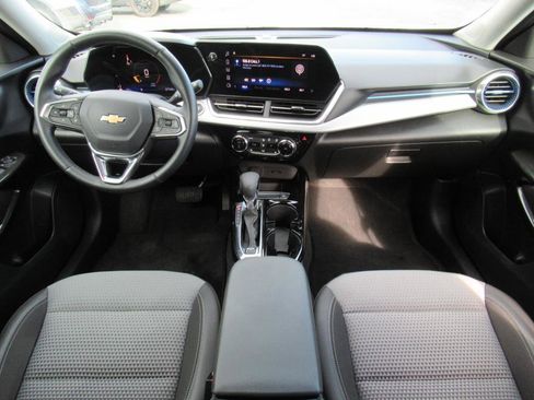 Used 2024 Chevrolet Trax LT w/ Driver Confidence Package image 12