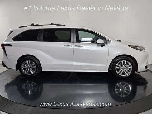 Used 2026 Toyota Sienna XLE FWD image 7