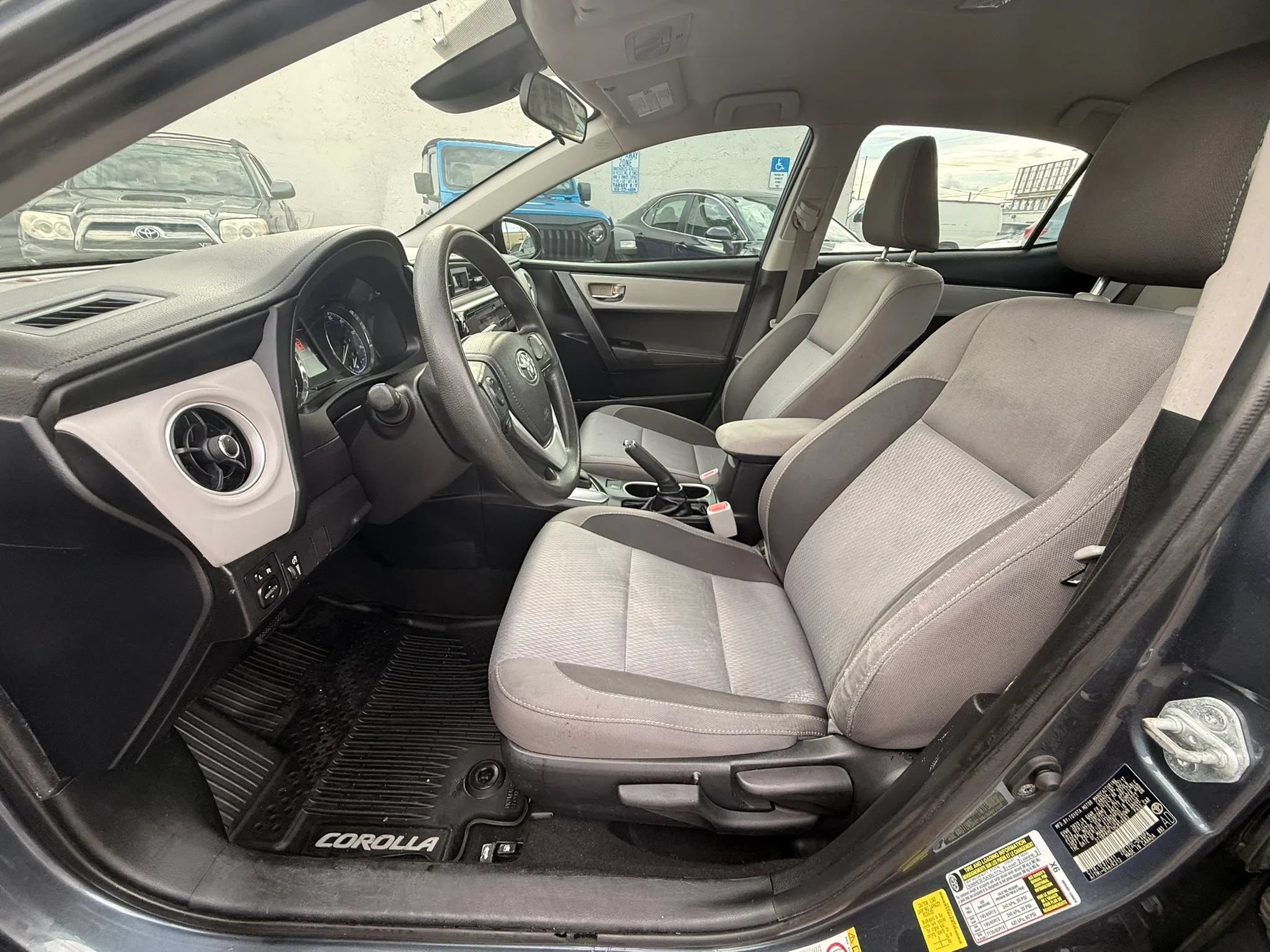 Used 2017 Toyota Corolla LE FWD image 9