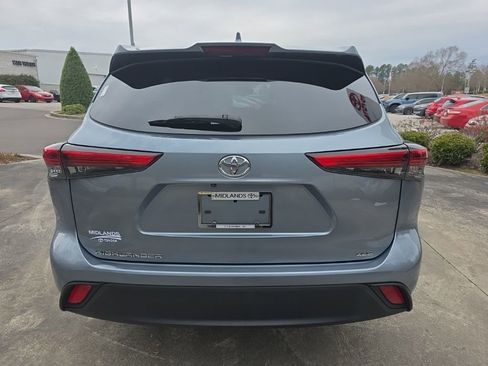 Used 2023 Toyota Highlander XLE image 4