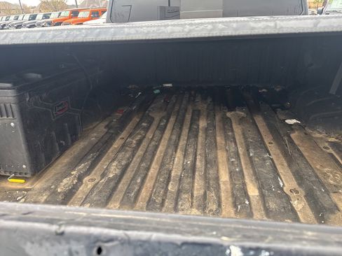 Used 2019 Nissan Titan PRO-4X image 13