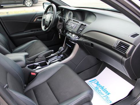 Used 2017 Honda Accord Sport image 24