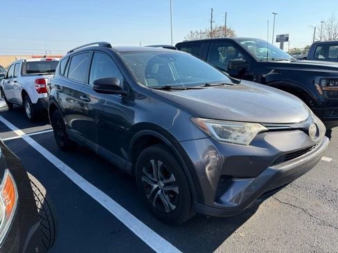 Used 2017 Toyota RAV4 LE FWD image 2