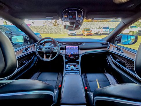 Used 2025 Jeep Grand Cherokee L Summit image 7