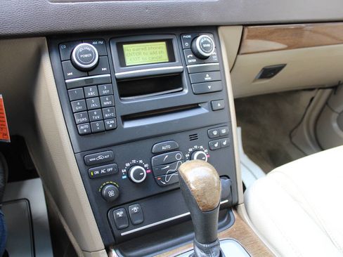 Used 2012 Volvo XC90 3.2 image 18