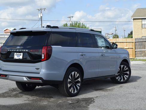New 2025 Ford Expedition Platinum w/ Driver's Package image 6