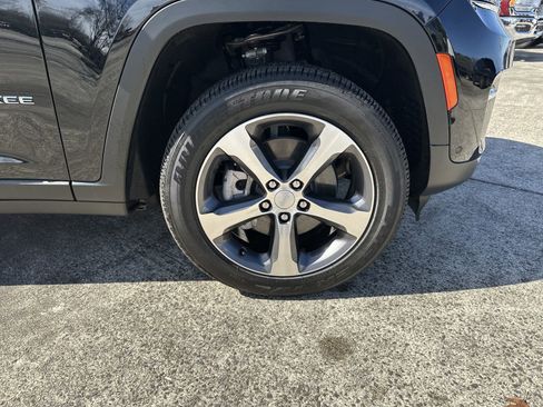 New 2024 Jeep Grand Cherokee Limited 4xe w/ Luxury Tech Group II image 15