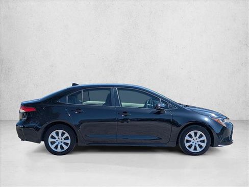 Used 2023 Toyota Corolla LE FWD image 4