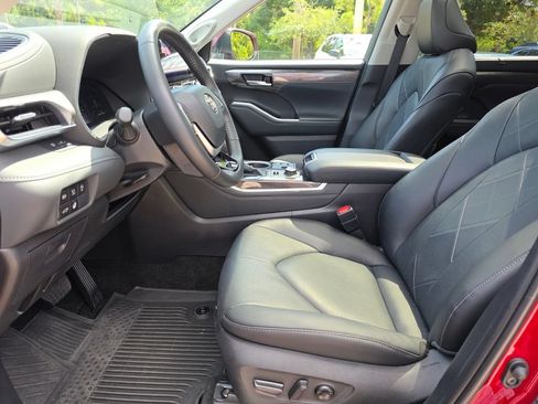 Used 2026 Toyota Highlander Platinum AWD/4WD image 26