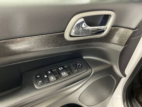 Used 2018 Jeep Grand Cherokee Laredo AWD/4WD image 9