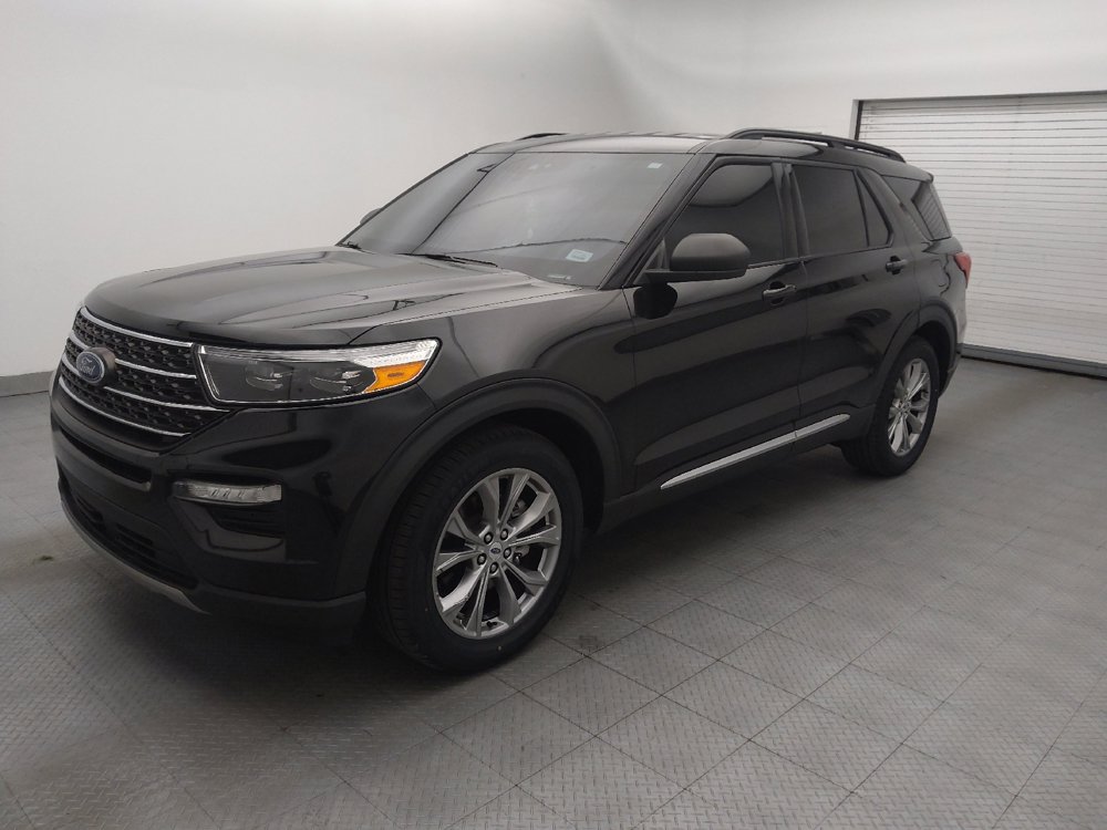 Used 2023 Ford Explorer XLT w/ Equipment Group 202A RWD image 2