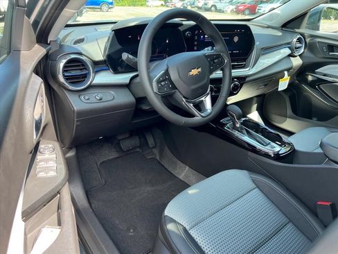 New 2026 Chevrolet Trax LT w/ LT Convenience Package FWD image 13