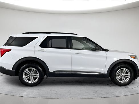 Used 2020 Ford Explorer XLT w/ Class III Trailer Tow Package AWD/4WD image 2