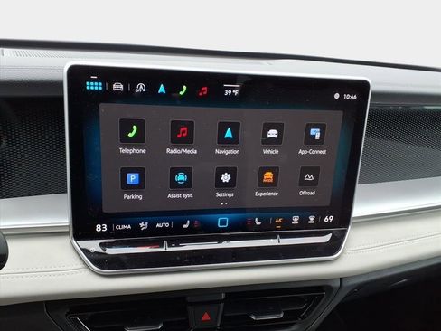 Used 2025 Volkswagen Tiguan SE image 19