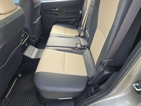 Used 2025 Lexus GX 550 image 13