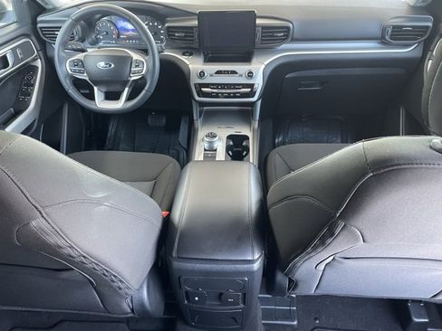 Used 2024 Ford Explorer XLT image 14