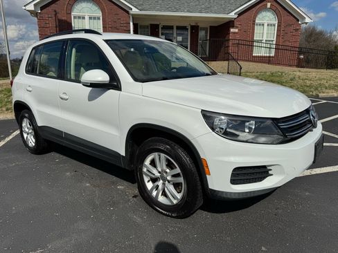 Used 2017 Volkswagen Tiguan S image 13
