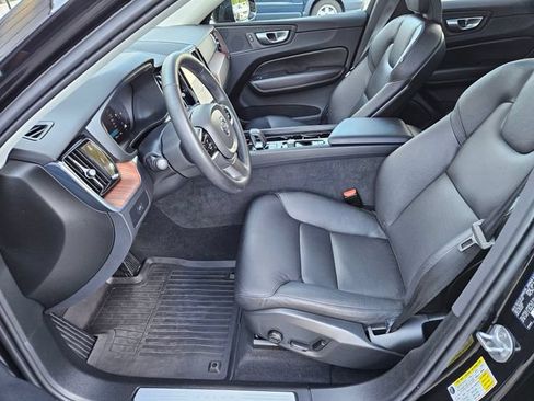 Certified 2024 Volvo XC60 B5 Plus w/ Protection Package Premier AWD/4WD image 17
