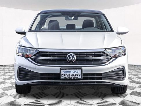 Used 2024 Volkswagen Jetta SE w/ Panoramic Sunroof Package FWD image 9